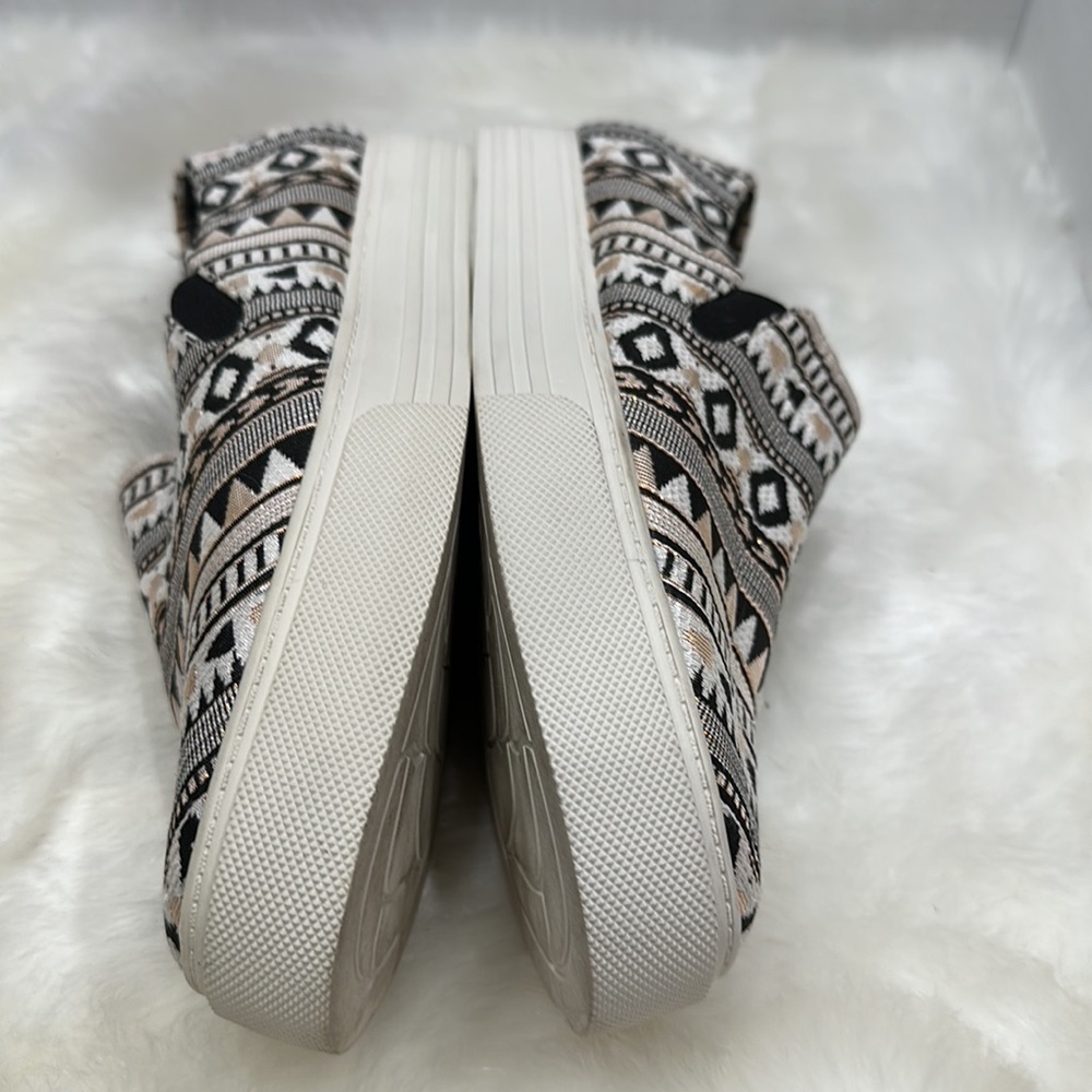 Ariat Unbridled  slip on Aztec print white, black, rose, peach size 11  B medium - Picture 8 of 14